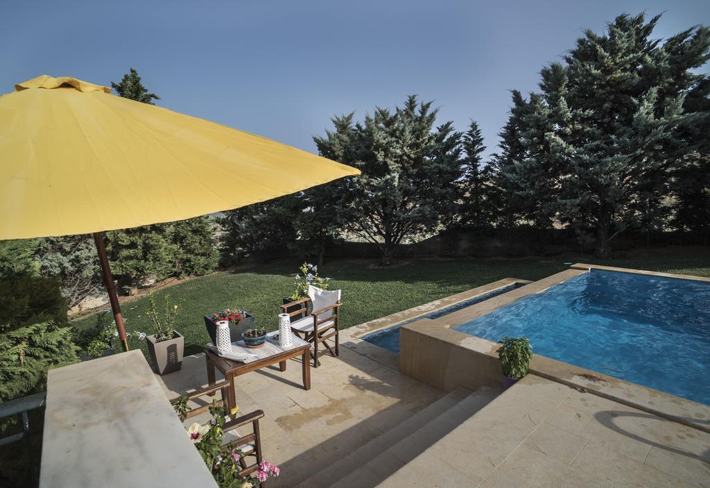 Villa Corina Near The Airport Kouvarás Exteriör bild